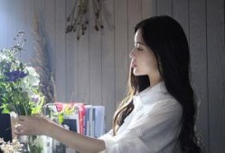 康县女子吃瓜事件视频曝光,视频曝光引发社会关注与热议