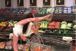 超市吃瓜搞笑视频合集,欢乐无限！