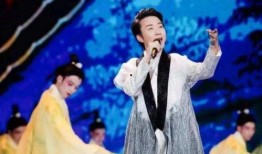 李玉刚回老家吃瓜的视频