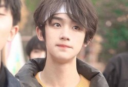 丁程鑫微博之夜吃瓜视频,揭秘明星幕后趣事