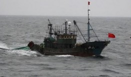 军演 吃瓜渔船视频播放,视频播放引发热议