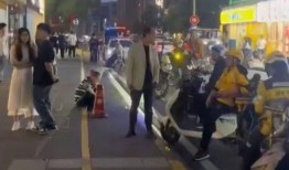 五一广场吃瓜事件视频,一场引发热议的街头冲突瞬间