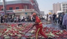 湘西东市吃瓜事件视频最新,一场引发热议的街头冲突瞬间