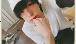 小千禧吃瓜变装视频,趣味横生短视频走红网络