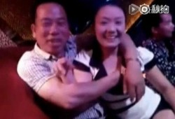 吃瓜大赛摸脖子视频,这瓜太带劲了！