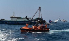 军演 吃瓜渔船视频播放,视频播放引发热议