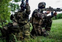 打仗吃瓜视频在线观看,在线观看打仗吃瓜视频，体验别样军营生活