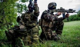 打仗吃瓜视频在线观看,在线观看打仗吃瓜视频，体验别样军营生活