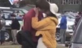 美国女人吃瓜视频,揭秘吃瓜背后的文化现象