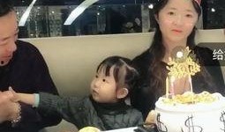 鄂洲一家人吃瓜视频,温馨瞬间引网友热议