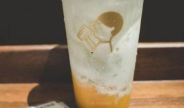 喜茶吃新瓜视频,夏日饮品新宠，口感与颜值并存