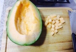 小宝吃哈密瓜的视频