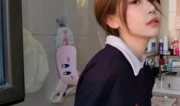 周淑怡吃瓜事件视频播放,视频播放量惊人，网友热议不断