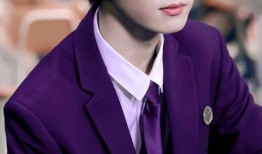 马嘉祺左右转头吃瓜视频,眼神太会说话了！