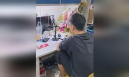 男子突然吃瓜视频,吃瓜视频走红网络，引发网友热议