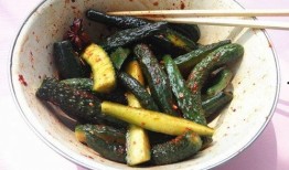 腌咸瓜怎么腌接着吃视频,轻松掌握家常美味延续之道