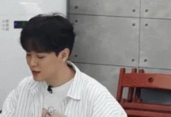 做家务的男人吃瓜视频播放,揭秘明星家庭日常