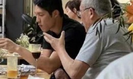 鄂洲一家人吃瓜视频,温馨瞬间引网友热议