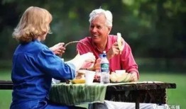 老人家的吃瓜视频下载大全,老人家吃瓜视频大全，笑料百出，欢乐无限！