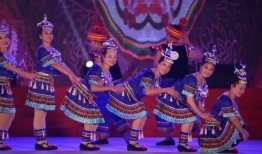 男女跳舞众人吃瓜视频