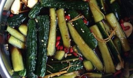 外国人吃黄瓜腌瓜视频,传统美味引发国际美食热潮