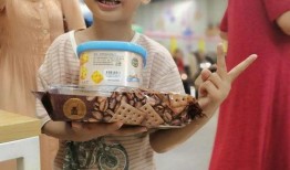 吃瓜姿势的视频,视频中的趣味瞬间