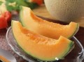 吃哈密瓜美食博主视频,博主带你领略瓜中佳肴的魅力