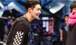 张艺兴最新吃瓜视频播放,网友热议不断！