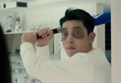 吃瓜差点误伤自己视频播放,警惕网络视频中的潜在风险