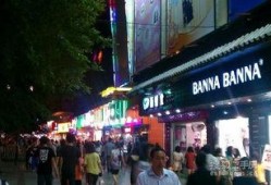 龙洞步行街吃瓜事件视频,一视频引发全民热议