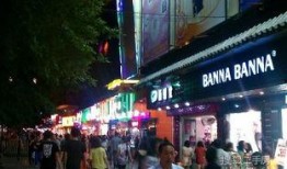 龙洞步行街吃瓜事件视频,一视频引发全民热议