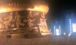 吃瓜群众雕塑视频,趣味横生的社会现象缩影