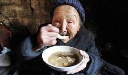 老太吃瓜暴毙图片搞笑视频