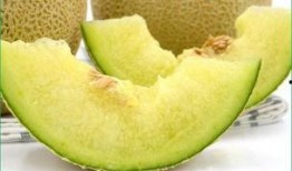 孩子吃哈密瓜视频,哈密瓜美食视频分享