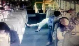 郑州情侣吃瓜事件视频,甜蜜瞬间引发网友热议