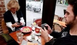 销售和客户吃瓜视频,销售与客户同乐短视频盛宴