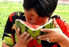 云南老太太吃瓜视频播放,瓜界“老戏骨”