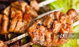 瓜哥老板吃烧烤视频播放,视频播放引网友热议