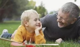 一家人吃土瓜的视频真实,共享田园美味时光