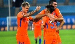 山东鲁能队吃瓜事件视频