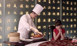 老外吃麒麟瓜视频播放,品尝中国独特美味，视频播放引发热议