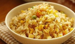 瓜哥吃鸡骨头炒饭视频,吃鸡骨头炒饭，美味与营养并存