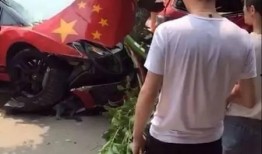 美女吃瓜被撞断腿视频播放,视频播放引发网友热议