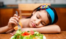 宝贝吃瓜照片拼接视频,宝贝吃瓜瞬间，萌态视频集锦