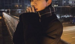 马嘉祺左右转头吃瓜视频,眼神太会说话了！