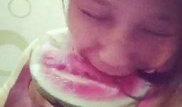 吃瓜吐口水视频,揭秘网络恶搞视频的流行现象