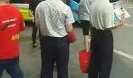吃瓜被打群众视频,现场视频曝光引热议