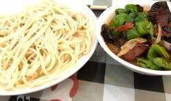 群众吃瓜拌面视频,一场别开生面的群众美食盛宴