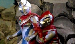 奥特曼吃茄瓜视频大全,趣味视频大全来袭！