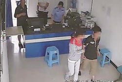 西安女打麻将吃瓜事件视频,吃瓜群众现场视频引发热议